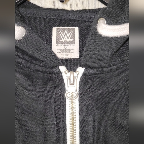 W Authentic - Picture 2 of 7